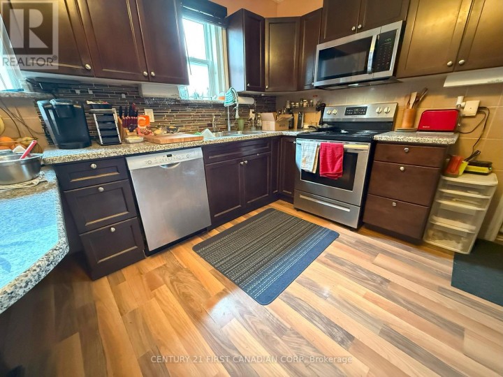 Photo 11 at 84 Port Street, Brantford