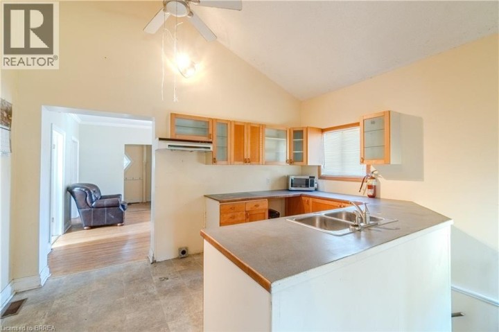 Photo 11 at 41 Stanley Street, Cambridge