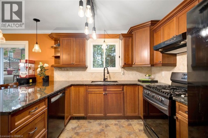 Photo 12 at 144 Glenwood Drive, Brantford