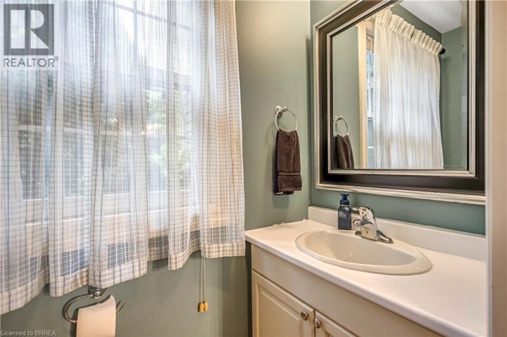 Photo 15 at 144 Glenwood Drive, Brantford