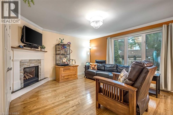 Photo 7 at 144 Glenwood Drive, Brantford