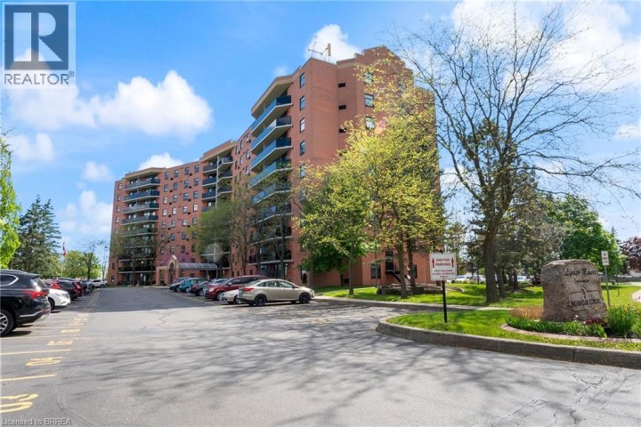 Photo 2 at 9 BONHEUR Court 212, Brantford