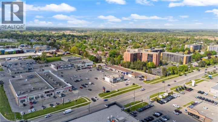 Photo 4 at 9 BONHEUR Court 212, Brantford