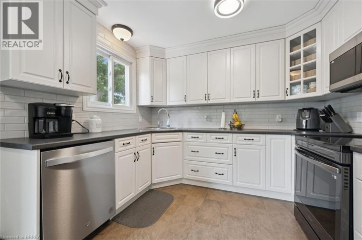 Photo 8 at 400 Odlum Drive, Woodstock Photo 8 at 400 Odlum Drive, Woodstock