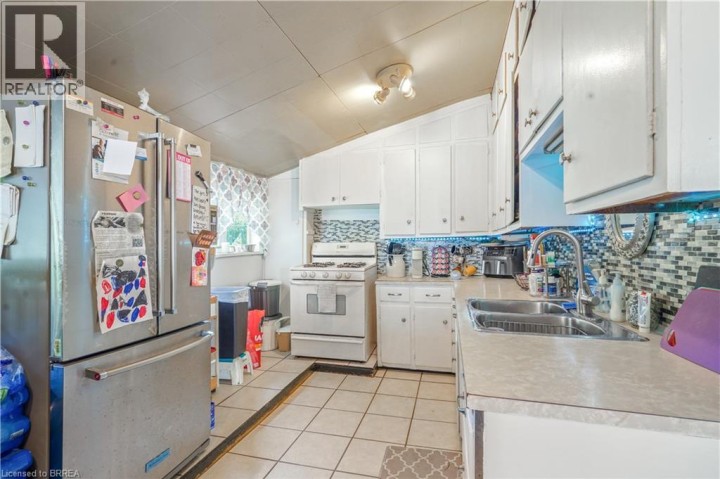 Photo 15 at 327 Sheridan Street, Brantford
