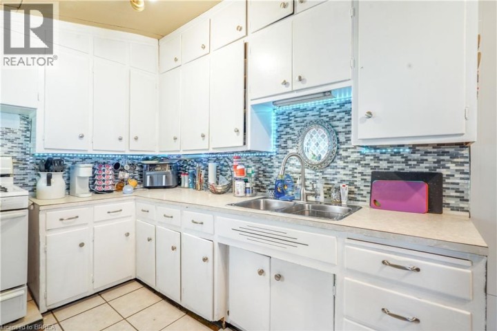 Photo 16 at 327 Sheridan Street, Brantford
