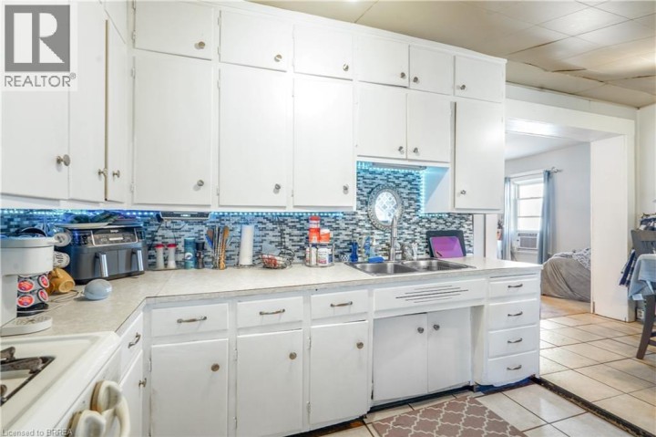 Photo 18 at 327 Sheridan Street, Brantford