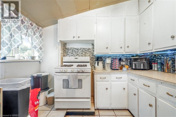 Photo 19 at 327 Sheridan Street, Brantford