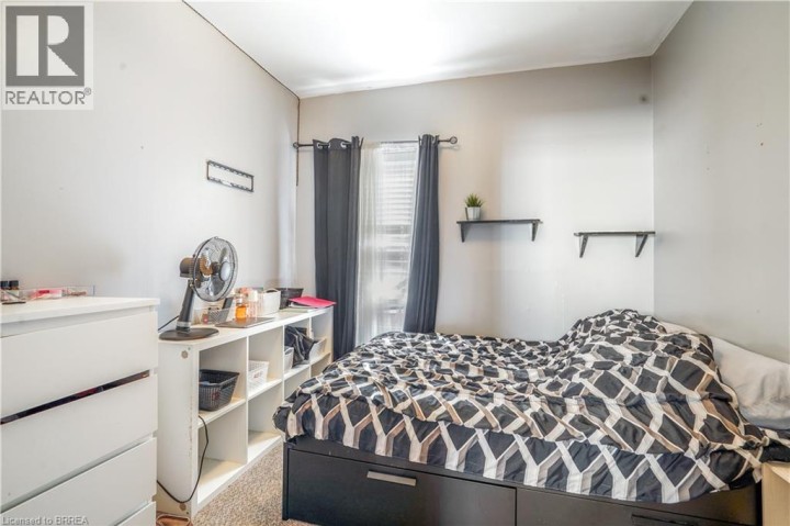 Photo 20 at 327 Sheridan Street, Brantford