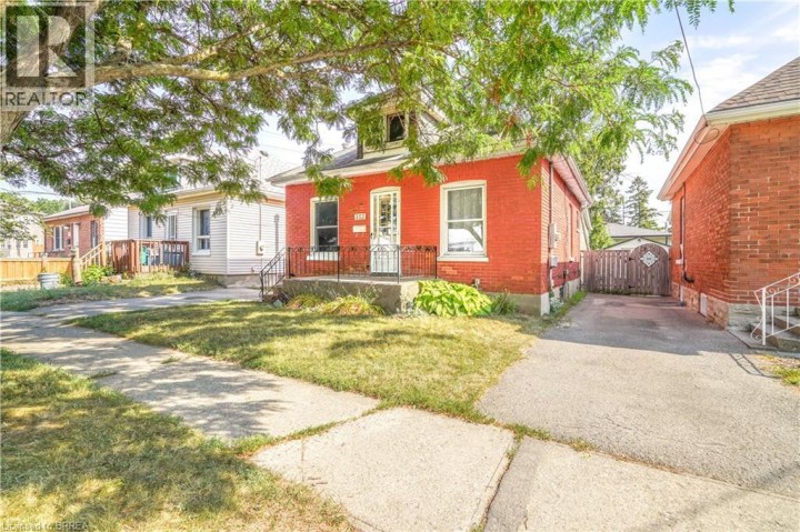Photo 3 at 327 Sheridan Street, Brantford