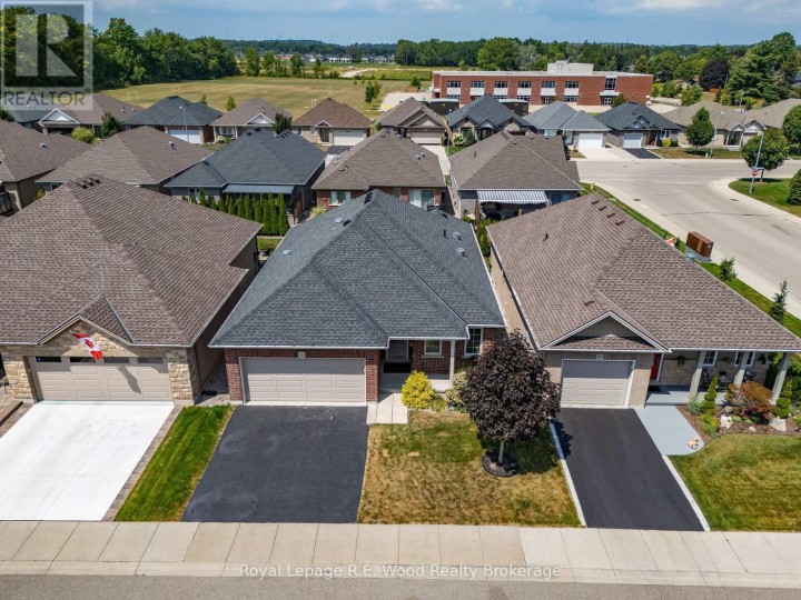 Photo 24 at 42 Hogarth Drive, Tillsonburg Photo 24 at 42 Hogarth Drive, Tillsonburg