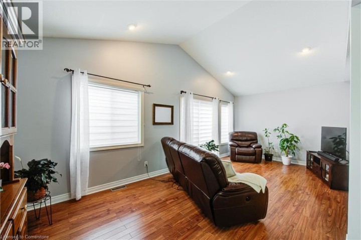 Photo 11 at 541 Alberta Avenue, Woodstock