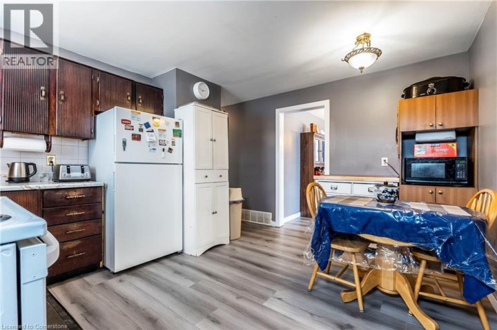 Photo 7 at 75 Sekura Crescent, Cambridge