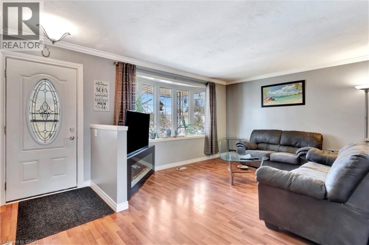 Photo 2 at 22 Victoria Street, Cambridge