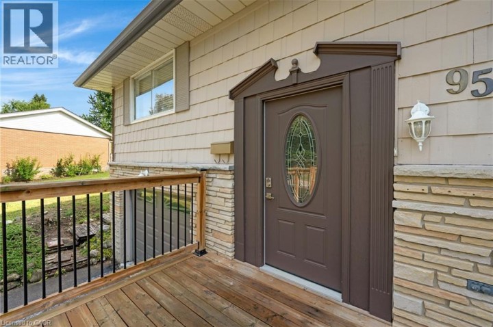 Photo 4 at 95 Rosslinn Road, Cambridge