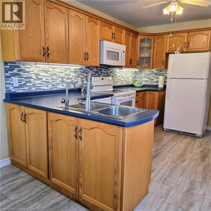 Photo 11 at 10 ISHERWOOD Avenue 5, Cambridge