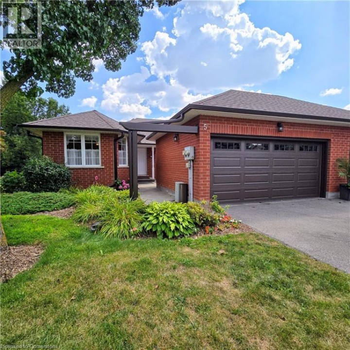 Photo 2 at 10 ISHERWOOD Avenue 5, Cambridge