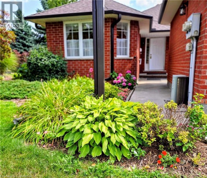 Photo 3 at 10 ISHERWOOD Avenue 5, Cambridge