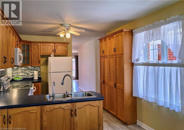 Photo 13 at 10 ISHERWOOD Avenue 5, Cambridge