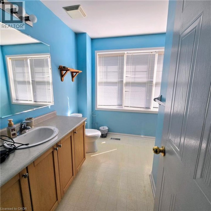 Photo 10 at 20 Longspur Way, Cambridge