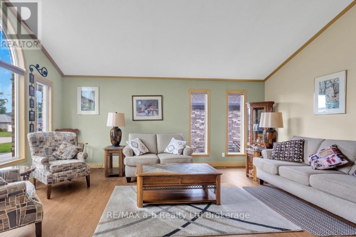 Photo 3 at 53 Woodland Crescent, Tillsonburg Photo 3 at 53 Woodland Crescent, Tillsonburg