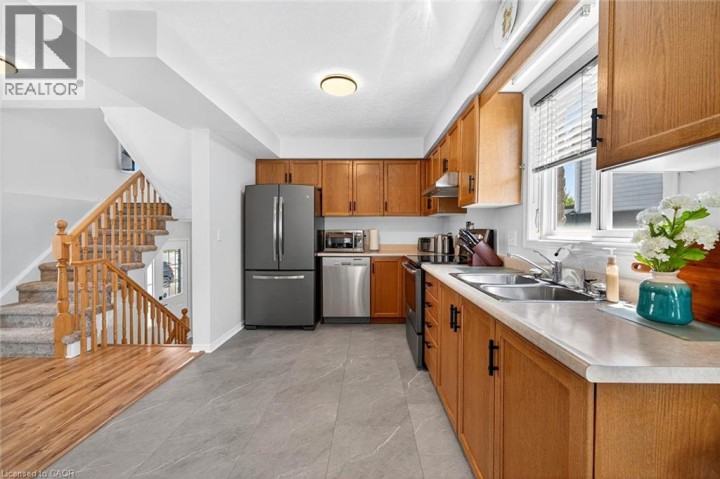 Photo 13 at 28 Calvin Court, Cambridge