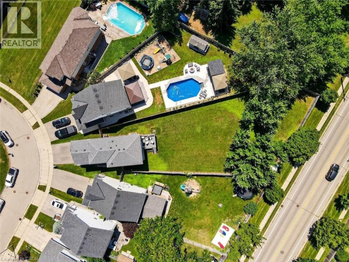 Photo 2 at 28 Calvin Court, Cambridge