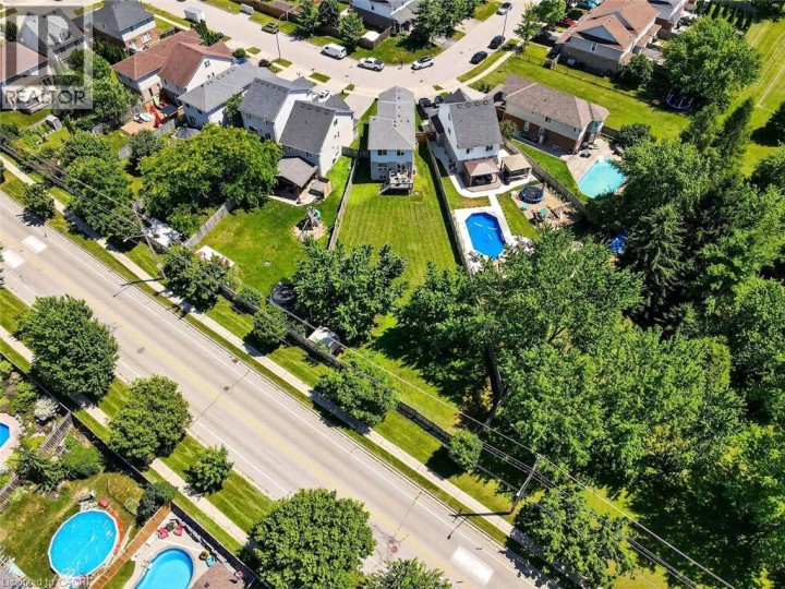 Photo 3 at 28 Calvin Court, Cambridge