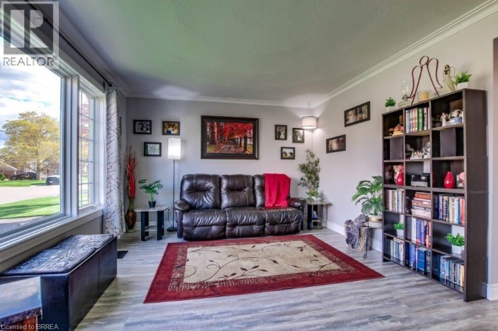 Photo 11 at 97 Seventh Avenue, Brantford