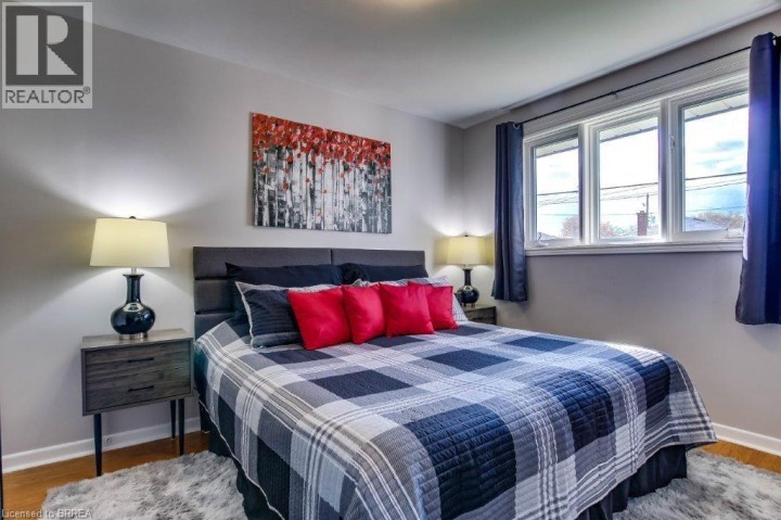 Photo 14 at 97 Seventh Avenue, Brantford