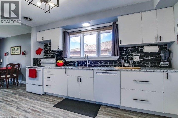 Photo 6 at 97 Seventh Avenue, Brantford