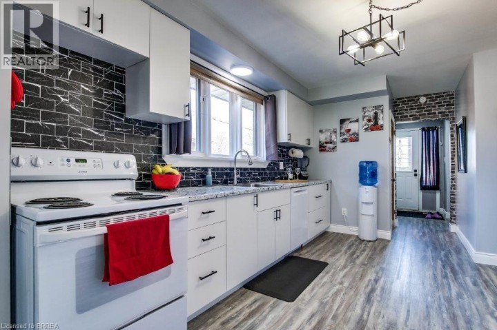 Photo 7 at 97 Seventh Avenue, Brantford