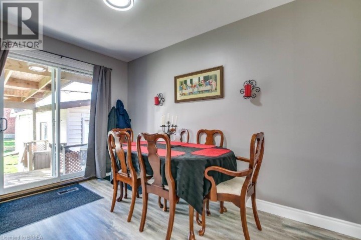 Photo 9 at 97 Seventh Avenue, Brantford