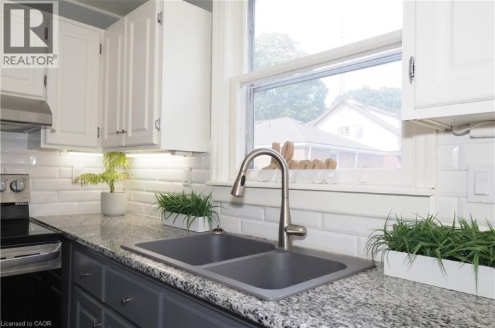 Photo 22 at 442 Lowther Street S, Cambridge