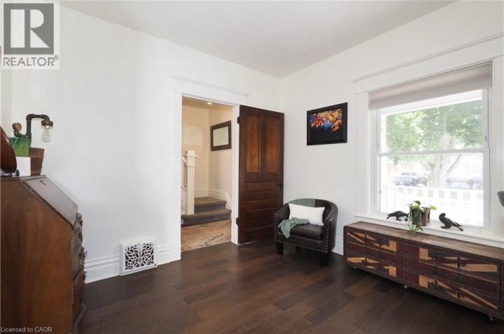 Photo 9 at 442 Lowther Street S, Cambridge