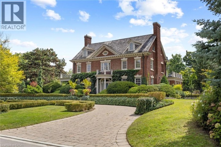 Photo 2 at 33 Salisbury Avenue, Cambridge