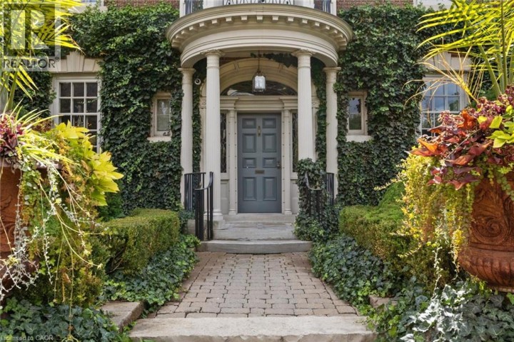 Photo 3 at 33 Salisbury Avenue, Cambridge