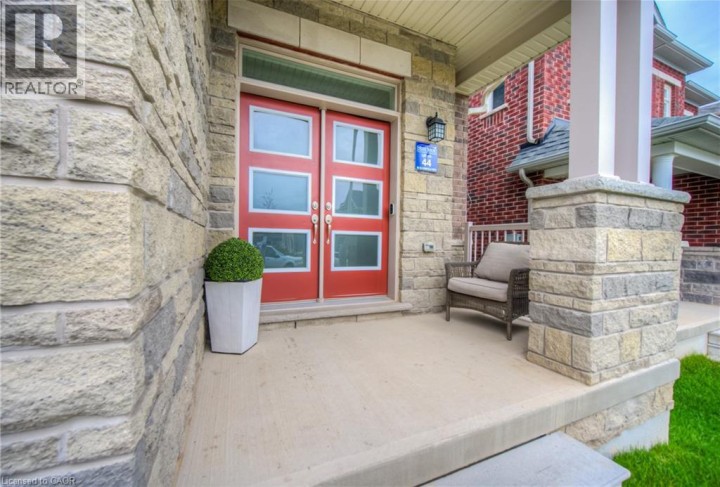 Photo 4 at 88 Bloomfield Crescent, Cambridge