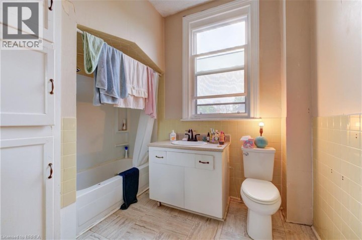 Photo 17 at 220 Nelson Street, Brantford