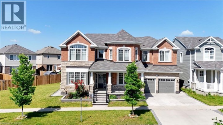 Photo 2 at 24 Pickett Place, Cambridge