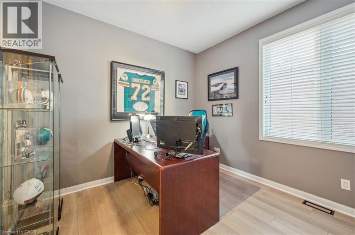 Photo 8 at 79 Zieman Crescent, Cambridge