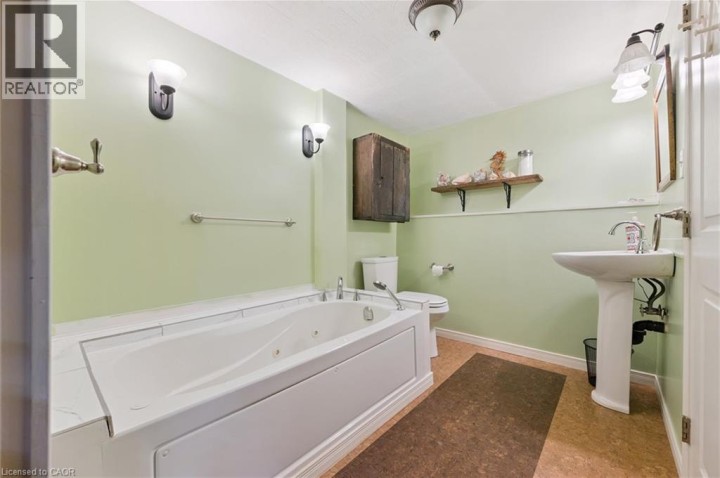 Photo 30 at 31 Saxony Circle, Cambridge