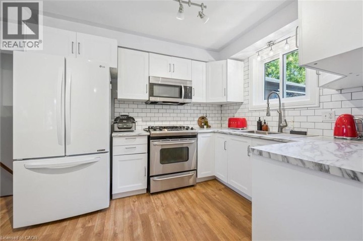 Photo 8 at 158 Barnicke Drive, Cambridge Photo 8 at 158 Barnicke Drive, Cambridge