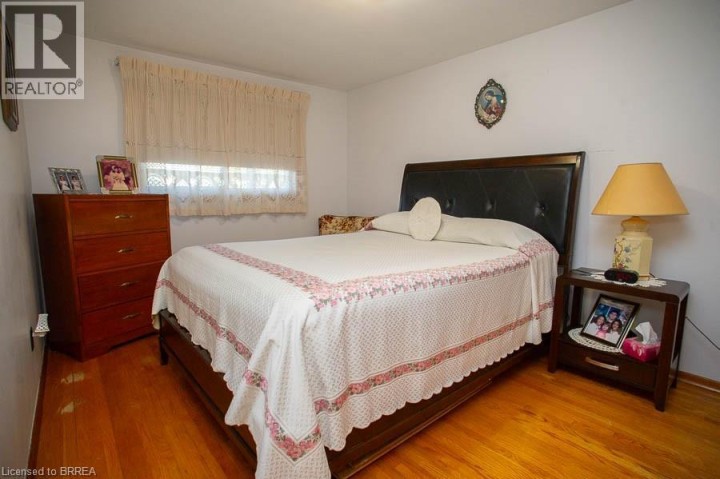 Photo 11 at 10 Linden Avenue, Brantford