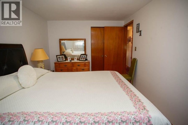 Photo 12 at 10 Linden Avenue, Brantford