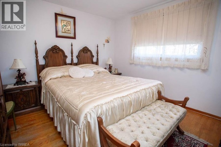 Photo 13 at 10 Linden Avenue, Brantford