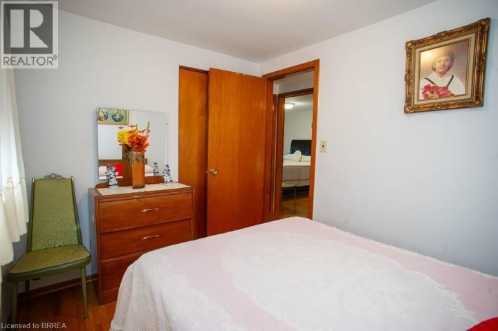 Photo 16 at 10 Linden Avenue, Brantford