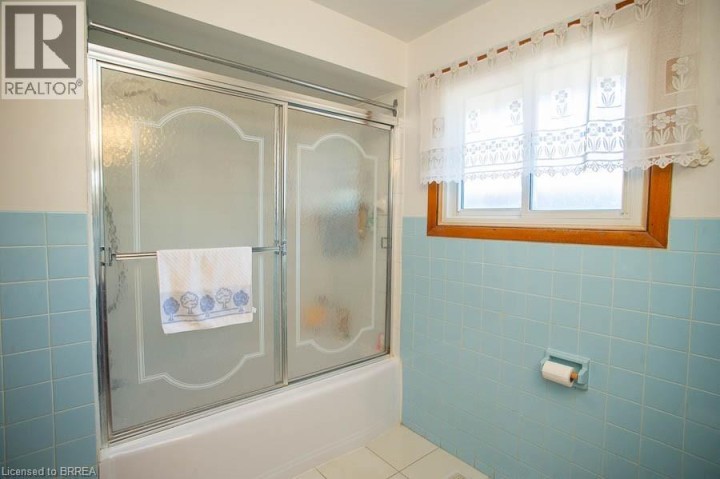 Photo 18 at 10 Linden Avenue, Brantford