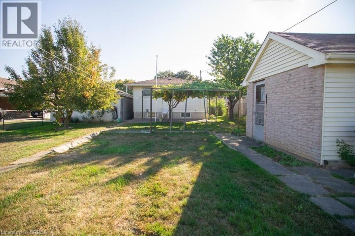 Photo 25 at 10 Linden Avenue, Brantford