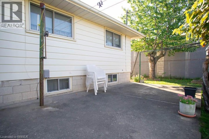 Photo 27 at 10 Linden Avenue, Brantford